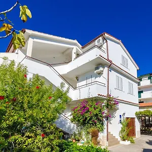 Anica J Apartman