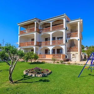 Danica Apartman